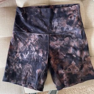 Lululemon biker shorts size 6